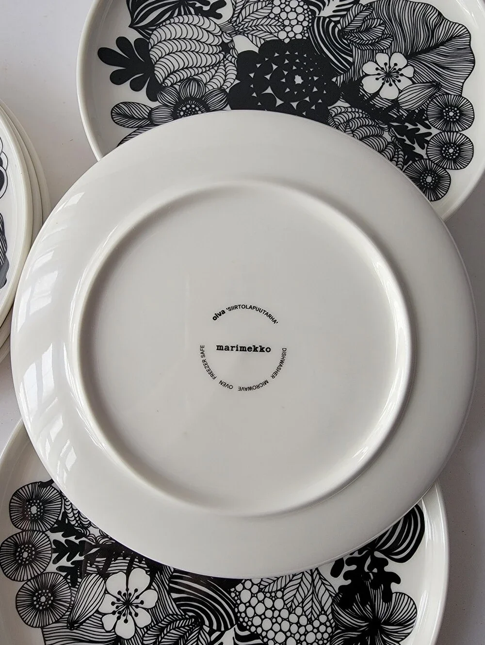 Marimekko Oiva Siirtolapuutarah Black White Floral Retro Salad Plates Stoneware